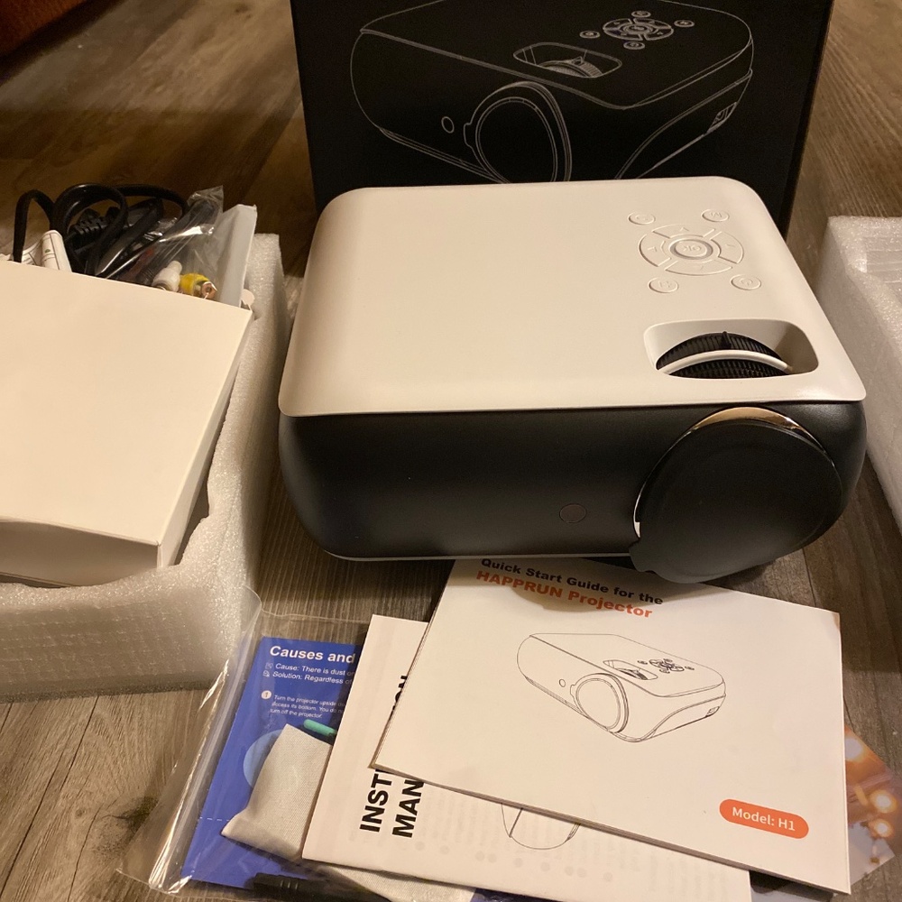 LED Projector - Picture 5 of 5